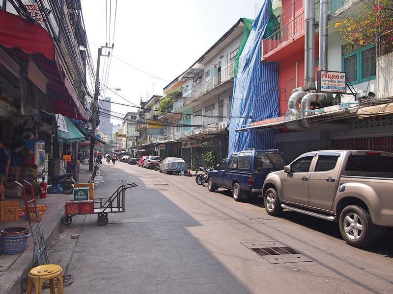 Big Orange Localstay At Siam Банкок Екстериор снимка